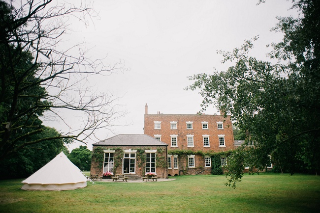 A TRAFFORD HALL WEDDING WITH AFTERNOON TEA AND ICE CREAMS IN THE GARDEN