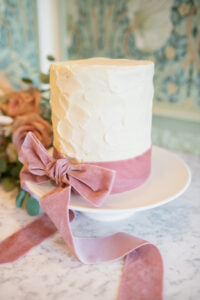 wedding cake with velvet ribbon