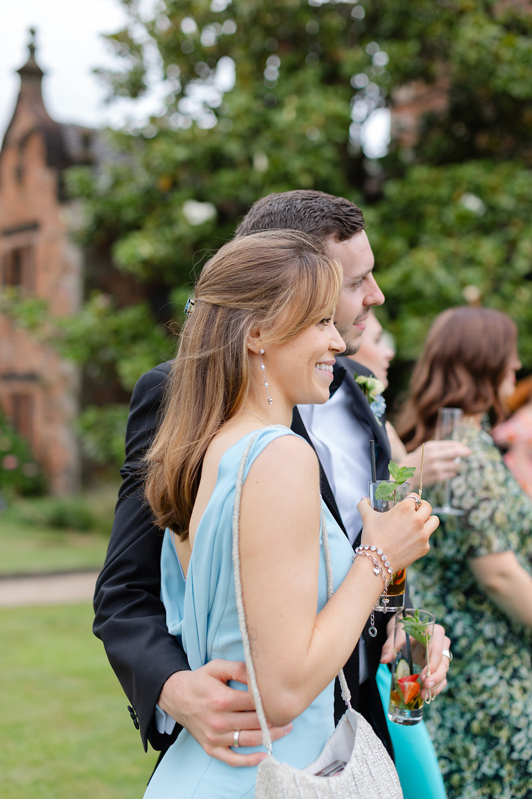 guest couple enjoy the music