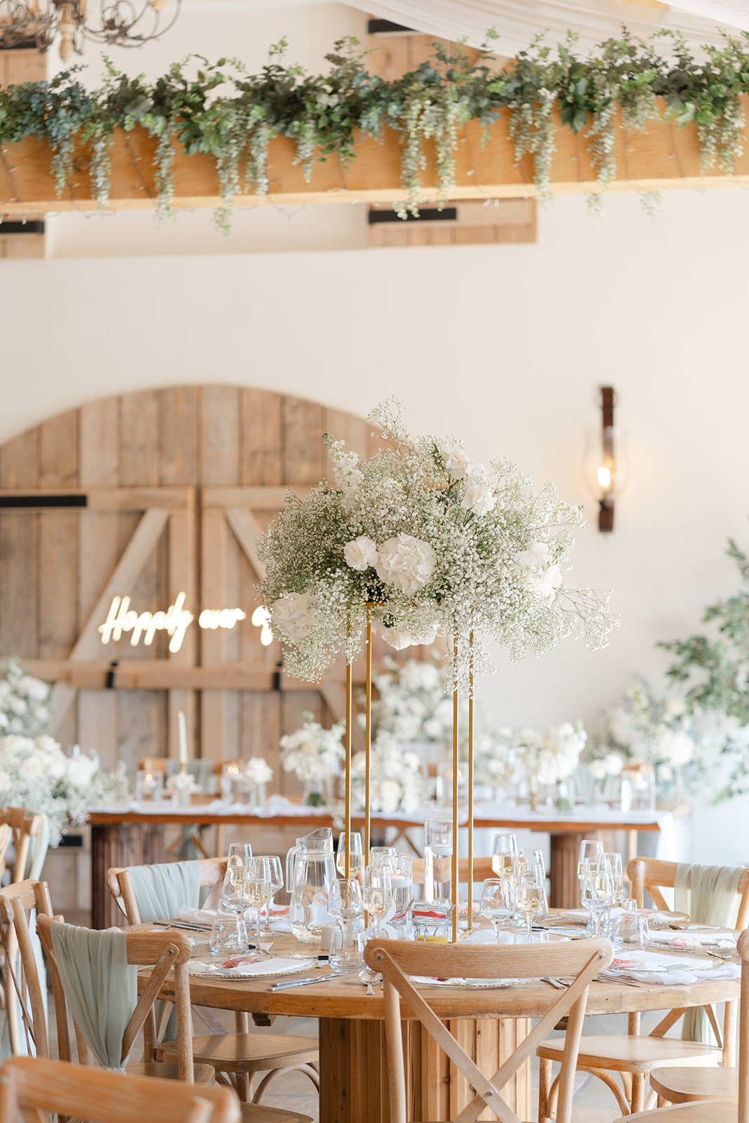 fleur designs setup with gysophila at hobbit hill