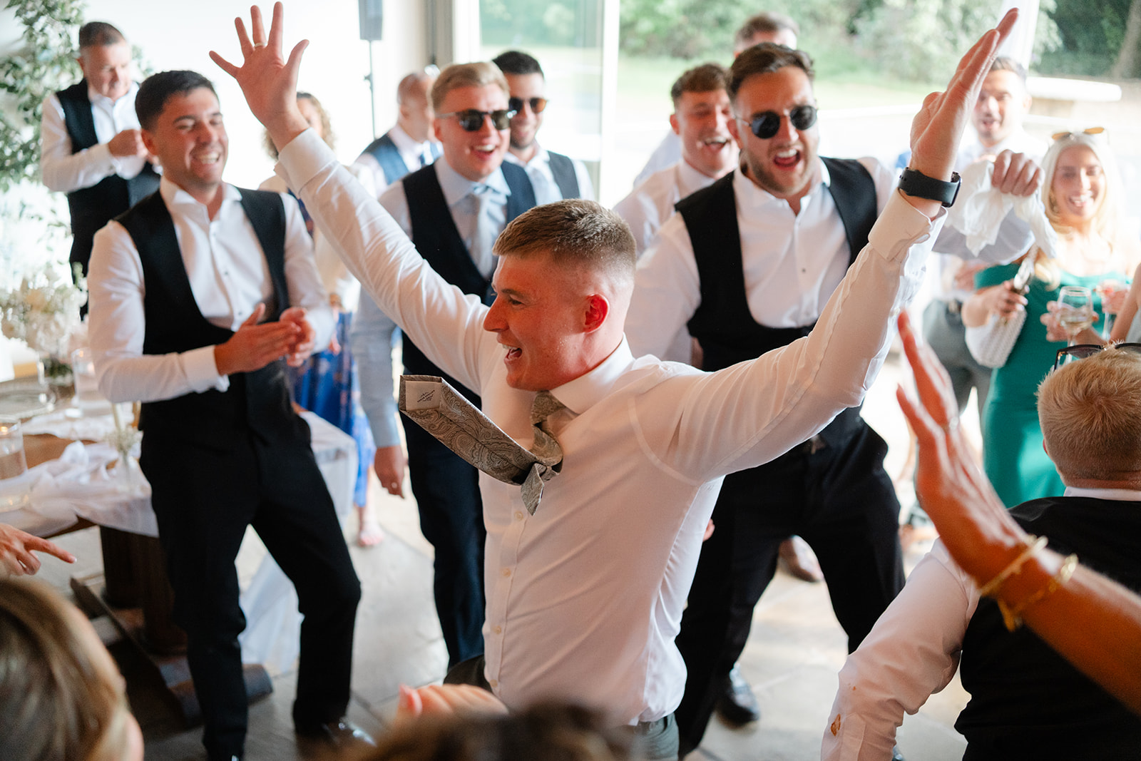 guests dancing at hobbit hill wedding