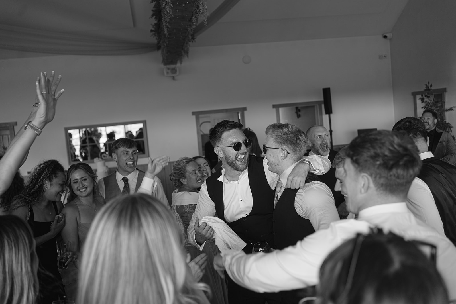 guests dancing at hobbit hill wedding